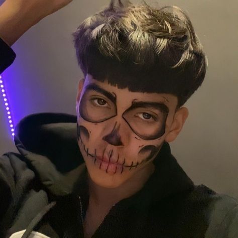 Easy Boy Halloween Makeup, Skeleton Makeup On Men, Skeleton Man Makeup, Half Skeleton Makeup Men, Boy Skull Makeup, Simple Skeleton Makeup Men, Skeleton Makeup Male, Men’s Skeleton Makeup, Catrin Costume