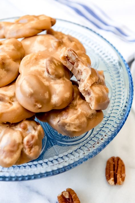 There is nothing like old-fashioned Southern Pecan Pralines!  This melt-in-your-mouth treat is a cross between a cookie and a candy and it's loaded with crunchy pecans, butter, and fabulous brown sugar flavor.  #pecans #pralines #candy #oldfashioned #homemade #fromscratch #brownsugar #classic #easy #traditional Praline Candy, Easy Toffee, Praline Recipe, Pecan Pralines, Pecan Cookies, Christmas Candy Recipes, Crunchy Pecans, Peanut Brittle, Chocolate Pecan