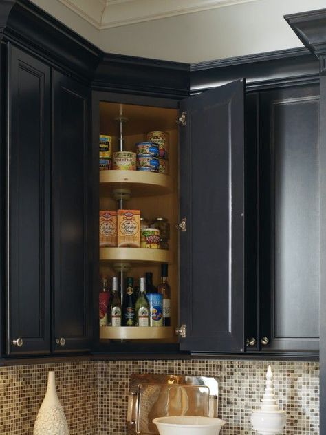 Upper Corner Kitchen Cabinet Solutions Corner Cabinet Ideas Kitchen, Upper Corner Cabinet, Corner Kitchen Cabinets, Corner Kitchen Cabinet Ideas, Kitchen Corner Cupboard, Kitchen Cabinet Organization Layout, Corner Cabinet Solutions, Corner Cabinet Organization, Ideas Armario