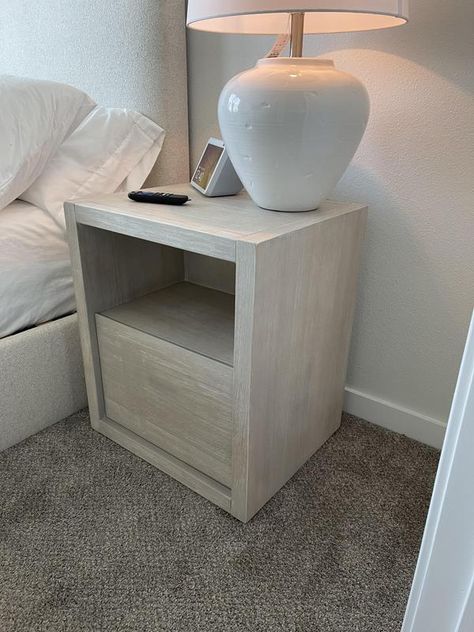 Nightstand Ideas Aesthetic, Cozy Lamp, Sleek Bedroom, Floating Nightstand Ideas, Modern Floating Nightstand, Cream Bedroom, Nightstand Ideas, Small Bedroom Inspiration, Minimalist Ideas