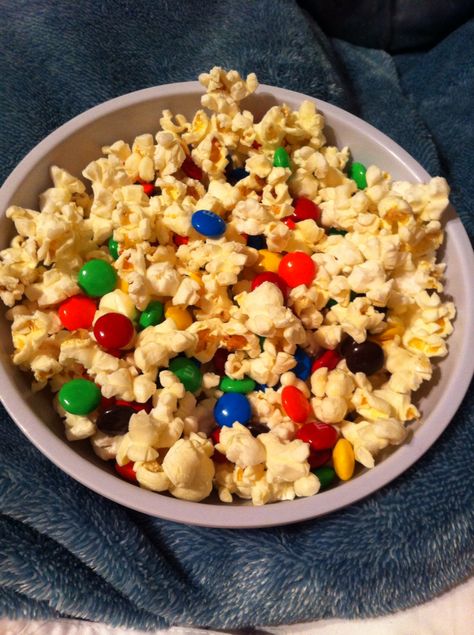 Popcorn With M&m, Popcorn And M&ms, M&m Popcorn, Chocolate Drizzled Popcorn, Christmas Month, Bowl Of Popcorn, Bookstagram Posts, Book Edits, Popcorn Snacks