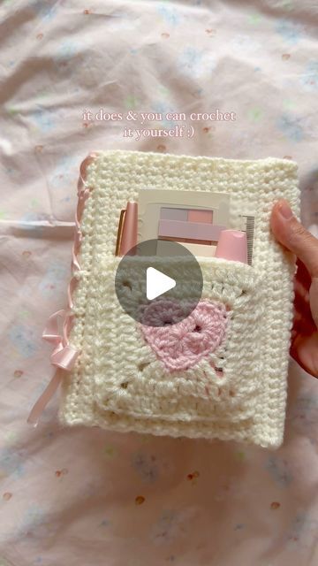 mahum on Instagram: "crochet the cutest book cover for ANY hardback or paperback with my tutorial on youtube 🎀 the cover is designed with a lace up ribbon spine & you can also turn any granny square into a pocket! 

it’s perfect for readers who love to annotate because you can store your tabs & highlighters in the granny square pocket :) you can also use this as a journal/notebook cover since the cover can conveniently store your stationary along with the book!

🏷 #crochet #bookish #bookcover #bookstagram #crochetinspiration #crocheted #crocheting" Journal Cover Designs, Crochet Notebook, How To Crochet A Book Cover, Crochet Book Cover Tutorial, Crocheted Bible Covers, Mahum Crochet, Crochet Book Cover Pattern, Back To School Crochet, Crochet Notebook Cover