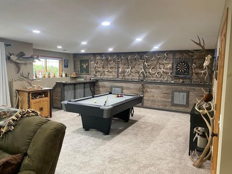 Hunting Game Room, Hunting Trophy Room Ideas, Hunting Living Room Ideas, Hunting Living Room, Trophy Rooms Hunting, Hunting Trophy Room, Farm Style House, Ranch House Designs, Life Plans