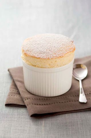 Vanilla Souffle Recipes, Vanilla Souffle, Cake Light, Souffle Recipes, Dessert Simple, Cake Vegan, Desserts Vegan, French Desserts, Birthday Desserts