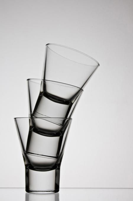 Glassware Photography, Dark Field, Elegant Glassware, Drinks Photography, Field Photography, Glass Photography, Collage Art Projects, Object Photography, Black And White Sketches