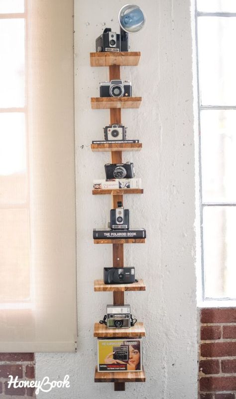 Vintage Camera Decor, Camera Display, Fotocamere Vintage, Camera Decor, Camera Storage, Antique Cameras, Vintage Industrial Decor, Diy Office, Decoration Photo