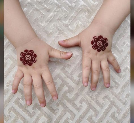 Baby Mehndi Designs Easy, Baby Hand Mehndi, Baby Hand Mehndi Design, Cute Mehndi Design, Mehndi Design For Kids, Cute Mehndi, Baby Mehndi, Baby Mehndi Design, Kids Henna