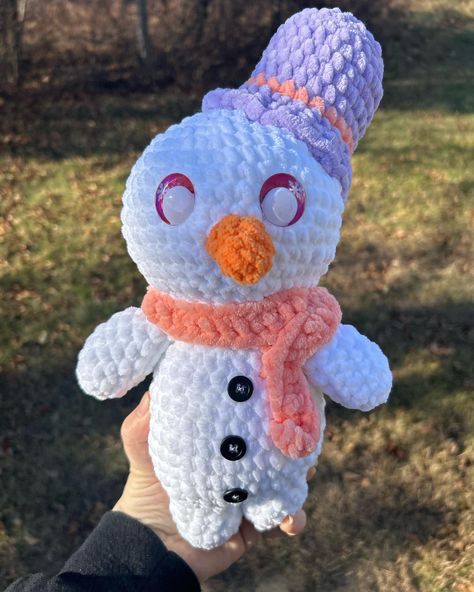 Do you wanna build a snowman?! Peep these incredible eyes I got from @darthkreasyons 🥰 Pattern by @kendell_crochets 🏷️ * * #crochet #crochetersofinstagram #stuffedanimal #giftideas #plushie #gift #snowman #winter #christmas #snow Snowman Amigurumi, Plushie Gift, Wanna Build A Snowman, Build A Snowman, Christmas Snow, Crochet Stuff, Winter Christmas, Crochet Amigurumi, Amigurumi