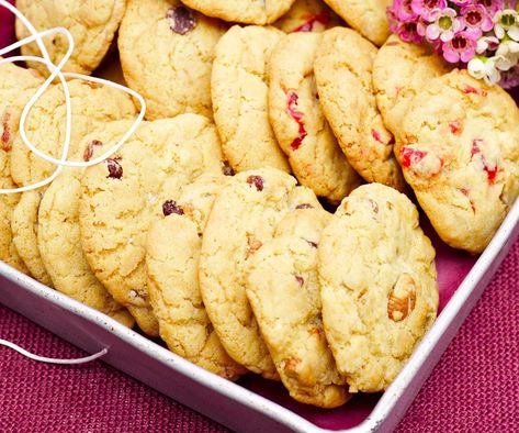 Quick-mix chewy choc-chip cookies | Australian Women's Weekly Food Choc Chip Cookie Recipe, Quince Recipes, Chicken Stock Recipe, Christmas Cookie Recipe, Self Raising Flour, Best Christmas Cookie Recipe, Glace Cherries, King Food, Choc Chip Cookies