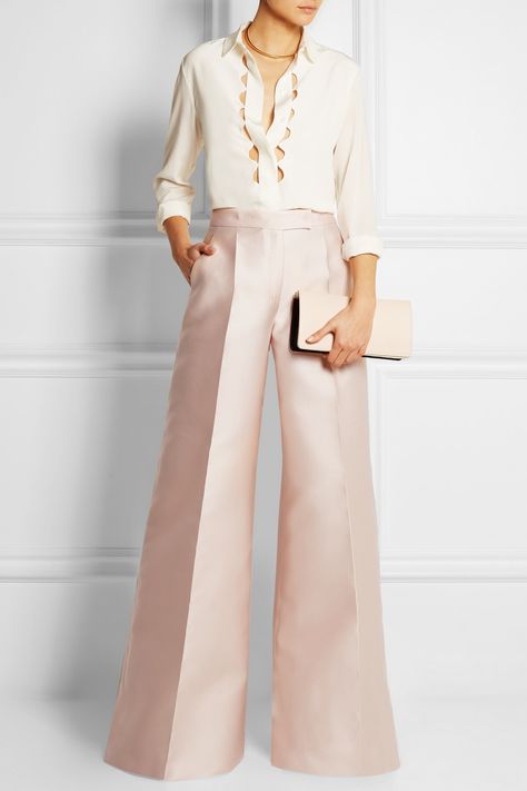 Party Trousers, Wide Leg Pants Outfit, Maxi Pants, Elegante Y Chic, Antonio Berardi, Wideleg Pants, Feminine Blouses, Silk Outfit, Young Professional