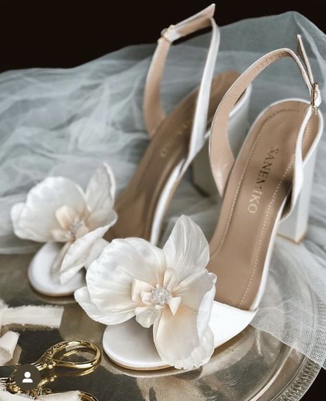 Wedding Shoes With Flowers, White Fluffy Heels, Pretty Heels Prom, Wedding Shoes Aesthetic, Open Toe Wedding Shoes, Floral Wedding Shoes, Wedding Heels For Bride, Pretty Heels, Designer Wedding Shoes