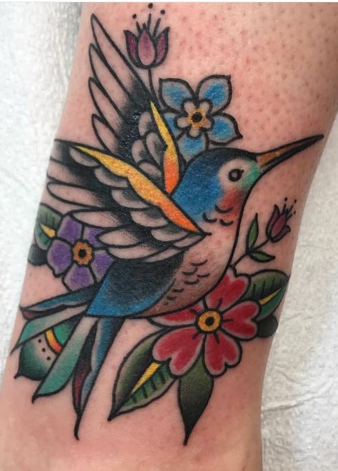 American Traditional Hummingbird, American Traditional Hummingbird Tattoo, Traditional Hummingbird Tattoo, Traditional Hummingbird, Hummingbird Flower Tattoos, Tattoo Hummingbird, Tattoos Mandala, Tattoo Old School, Hummingbird Tattoo