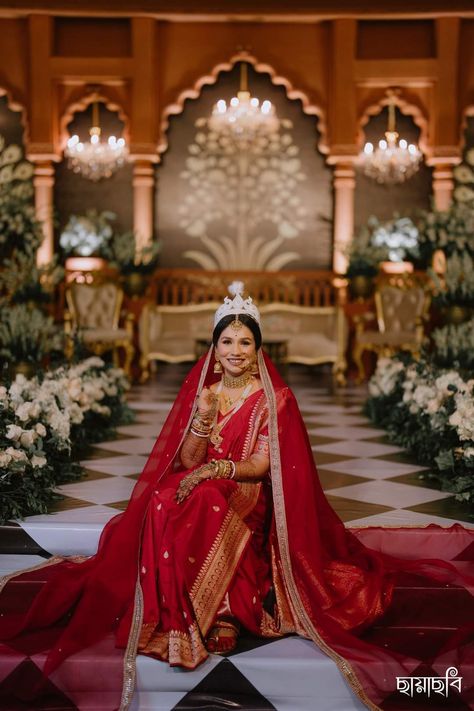 Bengali Wedding Decor, Bengali Wedding Decoration, Bengali Wedding Dress, Shaadi Decor, Marriage Photoshoot, Indian Bride Poses, Bengali Bride, Wedding Moodboard, Asian Bridal Dresses