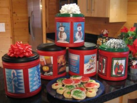 30 Crafty Repurposing Ideas For Empty Coffee Containers - DIY & Crafts Folgers Coffee Container, Plastic Coffee Cans, Plastic Coffee Containers, Coffee Can Crafts, Folgers Coffee, Coffee Container, Coffee Canister, Holiday Coffee, Navidad Diy