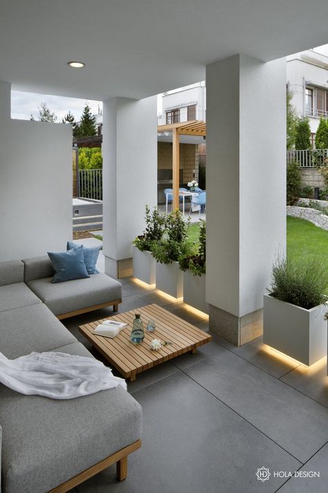 Modern Front Porch Decor, Modern Front Porches, Yellow Decor Living Room, Modern Porch, Have Inspiration, Outdoor Gardens Design, Terrace Design, Modern Garden, Patio Design