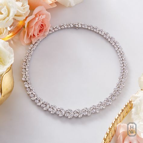 Harry Winston Diamond Necklace, Harry Winston Jewelry, Harry Winston Diamond, Wreath Necklace, Expensive Diamond, Trending Bracelets, Harry Winston, Diamond Jewelry Designs, Fine Jewels