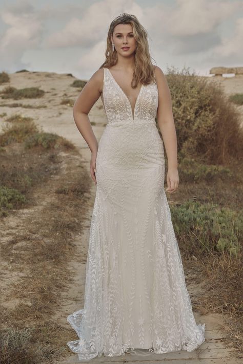 Selene Ivory - Rish Shape Gown, Rish Bridal, Wedding Dress Types, Luxe Boutique, Geometric Elements, Bridal Consultant, Lace Bridal Gown, Wedding Dresses Plus Size, Plus Size Wedding