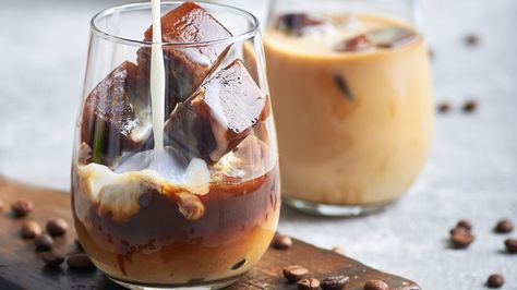 Milk Ice Cubes, Mocha Drink, Hot Chocolate Cup, Coffee Ice Cubes, Cup For Coffee, Frozen Hot Chocolate, Hot Chocolate Drinks, Candle Tart, Iced Mocha