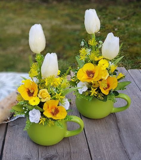 Easter Floral Arrangements, Country Flower Arrangements, Easter Floral Decorations, Artificial Silk Flower Arrangements, Kentucky Derby Decorations, Tea Party Centerpieces, Outdoor Christmas Diy, Easter Floral Arrangement, Floral Art Arrangements