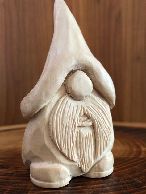 Gnome Chainsaw Carving, Chainsaw Carved Gnomes, Wood Carving Patterns Free, Basswood Carving, Chainsaw Carving Patterns, Gnome Face, Whittling Patterns, Chainsaw Wood Carving, Wood Carving Art Sculpture