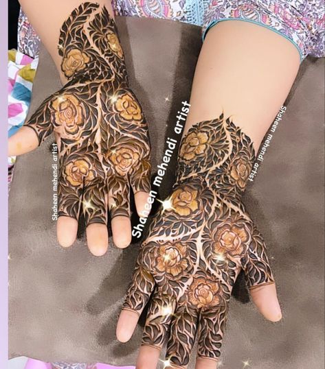 Just Engaged Mehndi Design, Arabic Bridal Mehndi Designs, Beautiful Mehndi Designs, Circle Mehndi, Bridal Henna Designs, Circle Mehndi Designs, Latest Simple Mehndi Designs, Mehndi Design Photos, Beautiful Mehndi