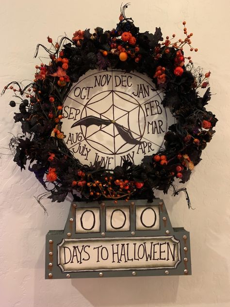 DIY Halloween Countdown Clock Nightmare Before Christmas Countdown Clock, Halloween Clock Diy, Halloween Countdown Diy, Clock Printable, Halloween Clock, Days Till Halloween, Christmas Hallway, Countdown Clock, Christmas Decorations Diy Crafts