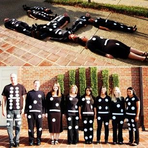 My co-workers and I are BuzzFeed-famous!  Dominoes | 31 Rad Group Costume Ideas To Steal This Halloween Dominoes Costume, Halloween Costume Zombie, Diy Fantasia, Office Halloween Costumes, Costumes For Work, Halloween Office Party, Best Group Halloween Costumes, Halloween Costumes For Work, Costume Disney