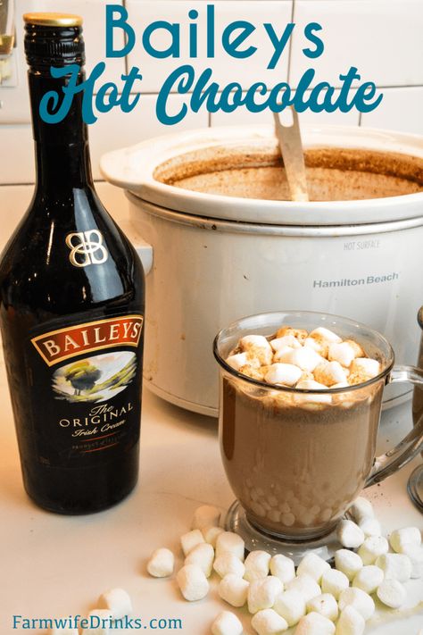 Crockpot Drinks With Alcohol, Hot Chocolate Alcoholic Drinks, Hot Chocolate Crock Pot, Crockpot Cocoa, Chocolate Alcoholic Drinks, Hot Chocolate Baileys, Hot Alcoholic Drinks, Alcoholic Hot Chocolate, Baileys Recipes Drinks