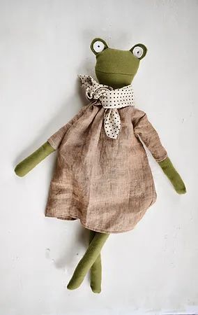 Frog Doll, Stitch Toy, Wool Dolls, Soft Toy Patterns, Burlap Bags, Heirloom Doll, Rag Dolls Handmade, Frog Art, Sources Of Fiber