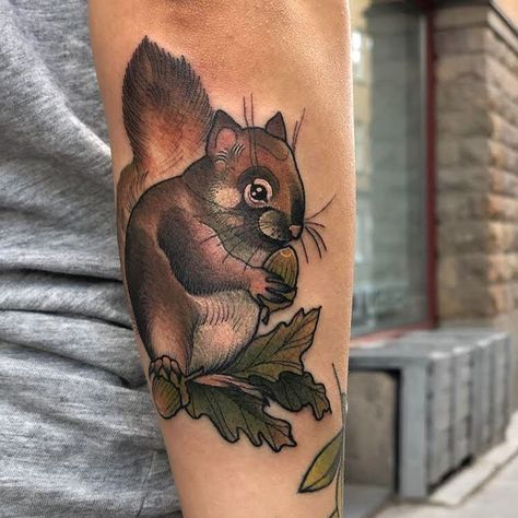 Suzanne Janzi på Instagram: "I can’t believe how beautiful my new squirrel is!! Thank you so much @fatbirdtattoo, you’re an amazing artist!💕 #neotraditional #tattoo" Chipmunk Tattoo, Cottage Core Diy, Violet Flower Tattoos, Squirrel Tattoo, Nature Tattoo Sleeve, Neotraditional Tattoo, M Tattoos, Bee Tattoo, My Books