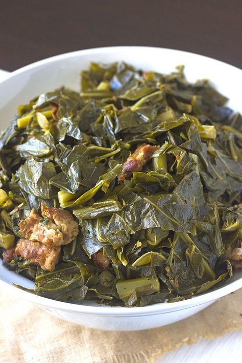 Southern Style Collard Greens, Southern Collard Greens, Smoked Turkey Legs, Collard Greens Recipe, Turnip Greens, No Sugar Foods, Southern Cooking, Collard Greens, Smoked Turkey