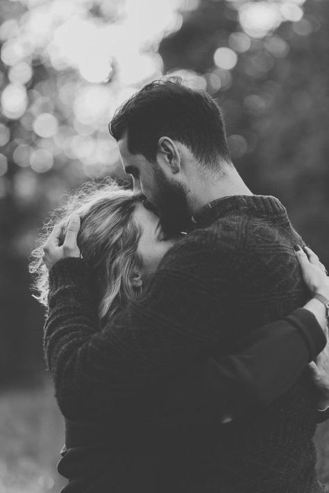 Live, Love, Laugh Photos Couple Mignon, Couple Laughing, Teenage Couples, Romantic Photoshoot, Romantic Couples Photography, Romantic Photos Couples, Hugging Couple, Girlfriend Goals, Romantic Photos