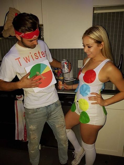 30 Cute And Unique Couples Halloween Costumes Ideas For 2024 - RecipeMagik Halloween Outfit Ideas For Couples, Carnival Couple Costume, Unique Couple Halloween Costumes College, Partner Costumes Couple, Outfit Halloween Couple, Diy Couple Halloween Costumes, Partner Costume, Easy Couple Costumes, Easy Halloween Costumes For Couples