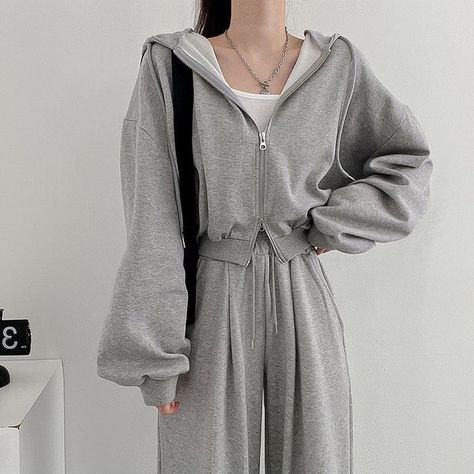 Practice Outfits, Everyday Fashion Outfits, Tomboy Style Outfits, Easy Trendy Outfits, Grey Sweatpants, Modest Fashion Outfits, Tomboy Fashion, Casual Style Outfits, Korean Outfits