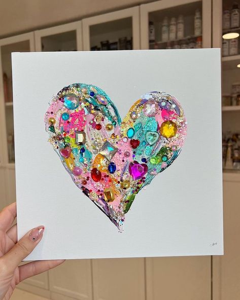 Paintings As Gifts, Crafty Aesthetic, Christmas Tree Paintings, Cool Diy Gifts, Heart Art Painting, Be Mine Valentine, Tree Paintings, Rhinestone Projects, Cute Canvas Paintings