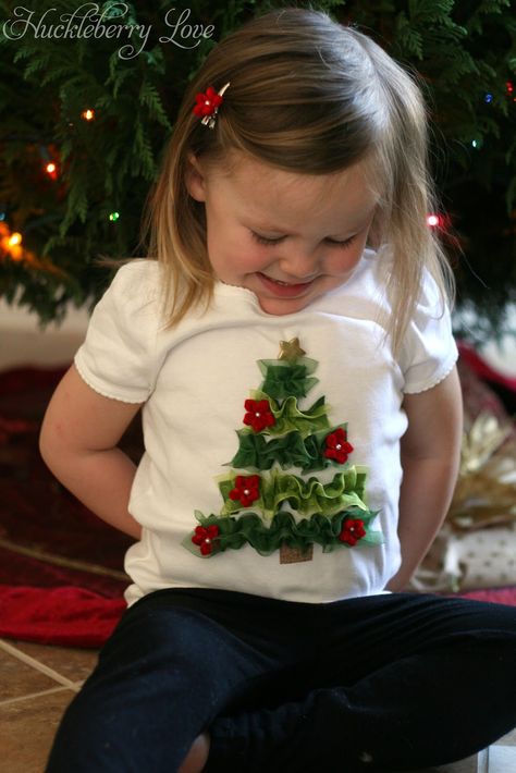 Huckleberry Love: Ribbon Christmas Tree Shirt {Tutorial} Diy Christmas Outfit, Diy Christmas Shirts, Christmas Shirts For Kids, Christmas Decorations For Kids, Christmas Tree Shirt, Navidad Diy, Tree Shirt, Christmas Sewing, Xmas Crafts