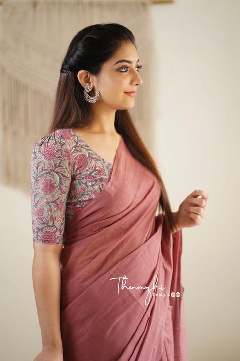 Plain Cotton Saree, Handloom Cotton Saree, Cotton Saree Blouse Designs, Cotton Blouse Design, Sarees For Girls, Saree Wearing Styles, Simple Saree Designs, New Saree Blouse Designs, Cotton Saree Designs