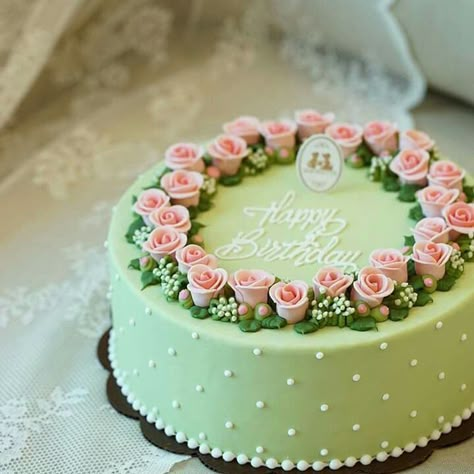 Pista Green Cake Design, 100 Cupcakes, Cake Designs For Kids, Cake Decorating Flowers, Buttercream Cake Designs, Decorate A Cake, Birthday Cake Decorating Ideas, Cake Decorating Icing, Stunning Cakes