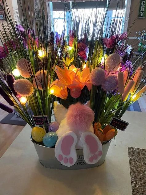 30+ Easy & Cute DIY Bunny Butt Planters - HubPages Easy Cute Diy, Bunny Wreath Diy, Dollar Tree Crafts Diy, Easter Bunny Centerpiece, Easter Crafts Dollar Store, Easter Centerpieces Diy, Diy Bunny, Easter Flower Arrangements, Easter Wreath Diy