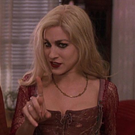 Sarah Sanderson Hocus Pocus, Hocus Pocus Disney, Hocus Pocus 1993, Hocus Pocus Movie, Sarah Sanderson, Horror Costume, Zoo Wee Mama, I Have A Crush, Sarah Jessica Parker