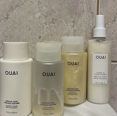 #haircare #curlyhair #straighthair #silkyhair #ouai #aesthetic Haircare Wavy Hair, Curly Hair Care Aesthetic, Ouai Aesthetic, Haircare Aesthetic, Curly Hair Wavy, Ouai Haircare, Healthy Hair Routine, Shampoo For Curly Hair, Xmas List