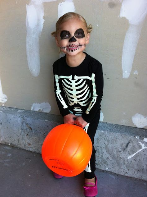 Halloween Festivities Skeleton Makeup Kids, Halloween Skeleton Makeup, Halloween Makeup For Kids, Maquillage Halloween Simple, Toddler Boy Halloween Costumes, Halloweenský Makeup, Boy Halloween, Skeleton Makeup, Skeleton Costume