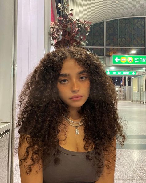 Polynesian, curly hair Curly Hair Cuts Long, Hair Cuts Long, Mixed Curly Hair, Golden Trio, Beautiful Curly Hair, Hairdos For Curly Hair, Curly Hair Inspiration, Beautiful Curls, Curly Girl Hairstyles