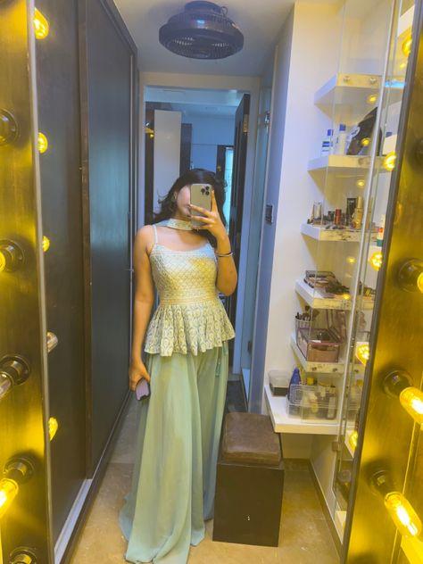 #pinterest #pinterestinspired #pinterestideas #pinterestgirl #aesthetic #aesthetictumblr #aestheticstyle #aestheticicon #indianfashion #indianwear #indianjewellery #traditionalwear #traditional #fashion #fashionable #fashionstyle #fashiontrend #fashionactivation Dubai Bling, Sharara Dress, Desi Fits, Haldi Outfits, Floral Lehenga, Stylish Blouse Design, Dress Indian, Dress Indian Style, Stylish Blouse