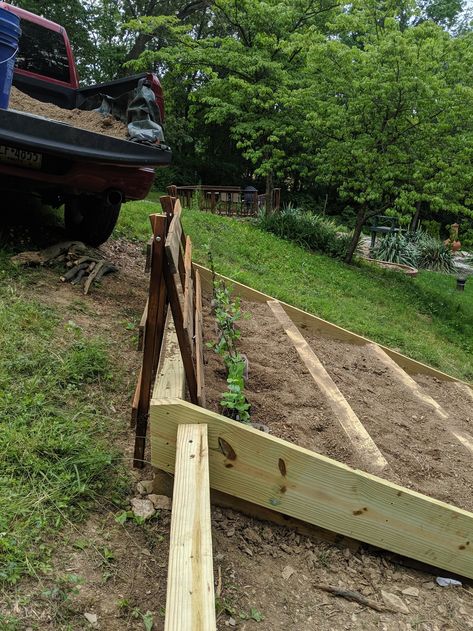 Diy Raised Garden Bed On Slope, Garden Bed On Slope, Terraced Garden Ideas Slope, Sloped Vegetable Garden, Raised Bed On Slope, Raised Garden Bed On Slope, Raised Garden Beds Hillside, Raised Garden Beds On Sloped Yard, Garden Beds On A Slope