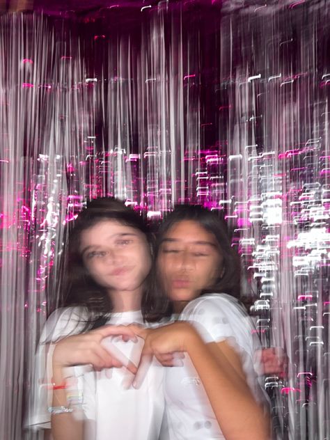 Bestie Birthday Pictures, Aesthetic Birthday Pics With Friends, 14th Birthday Aesthetic, Sweet Sixteen Aesthetic, 17. Geburtstag, Birthday Selfie, Euphoria Party, 12th Birthday Cake, Euphoria Aesthetic