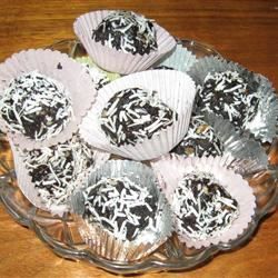 The Best Oreo® Rum Balls Liquor Balls, Chocolate Crumbs, Chocolate Wafer, Good Rum, Rum Balls, Easy Christmas Cookie Recipes, Christmas Candy Recipes, Cherry Candy, Chocolate Wafers