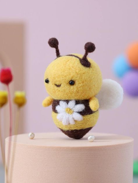 Felt Knitting, Felted Bee, Color Crafts, Needle Felt, Needle Felted Animals, Felt Diy, Doll Crafts, Felt Art, Felt Animals