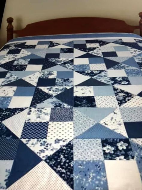 Blue Quilts Patterns Free, Contemporary Quilt Patterns Free, Blue And White Quilts Patterns, Blue Quilt Patterns, Navy Blue Quilt, Strip Quilt Patterns, Patchwork Quilting Designs, Quilt Blocks Easy, Modern Quilting Designs