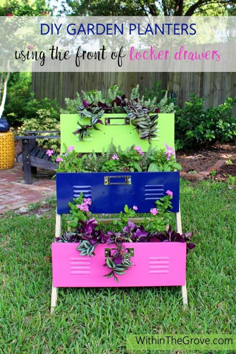 DIY Garden Planters using Lockers Diy Outdoor Planters, Diy Garden Planters, Potting Ideas, Pot Arrangements, Diy Planters Outdoor, Diy Locker, Hanging Herbs, Porch Planters, Gardening Diy